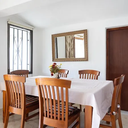 Casa Tom - Spacious Holiday With Heated Pool