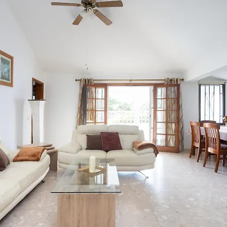 Casa Tom - Spacious Holiday With Heated Pool